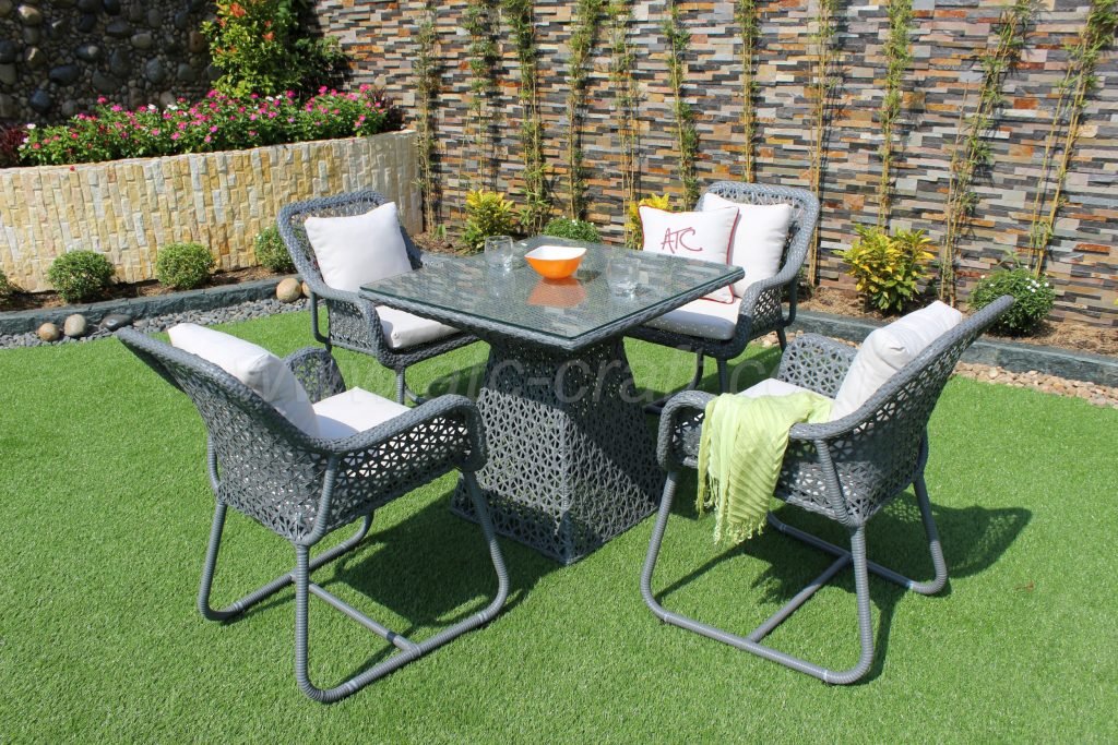 Choose-a-right-dining-table-shape-for-your-lovely-garden Choose a right dining table shape for your lovely garden