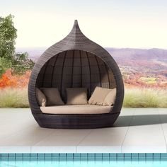 Water drop shaped daybed