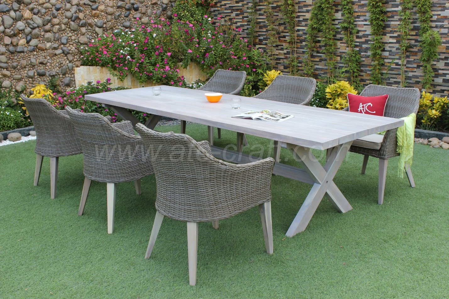 Dining table and chairs with strong structure from ATC Outdoor Furniture Factory