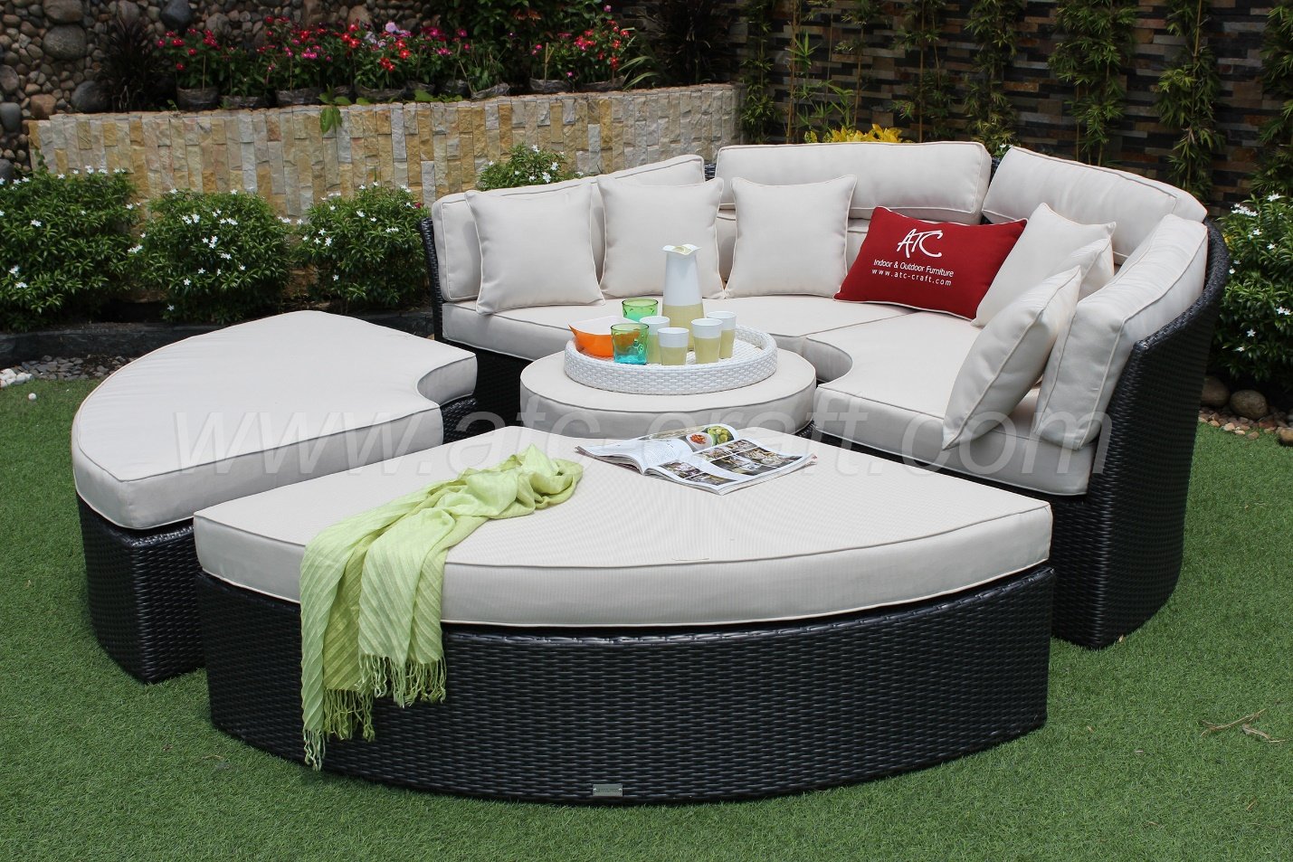 A-daybed-with-separated-parts A daybed with separated parts