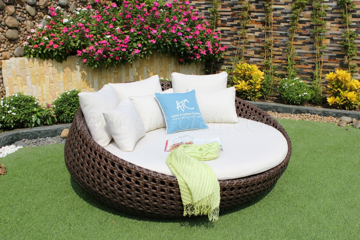 Wicker-sunbeds-beds-for-enjoying-the-sun-by-atc-patio-furniture Wicker sunbeds beds for enjoying the sun - by atc patio furniture