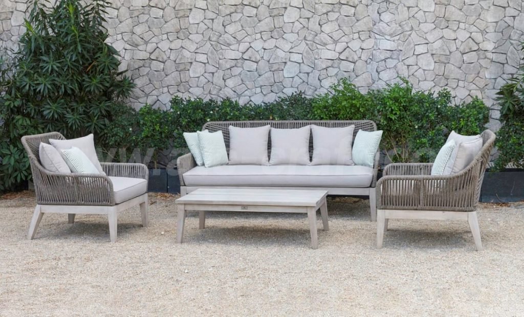 A combination-of-synthetic-rattan-furniture-and-wooden-parts-can-also-be-a-good-idea A combination of synthetic rattan furniture and wooden parts can also be a good idea