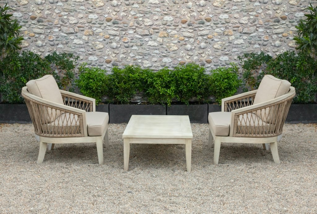 Both-wood-and-wicker-have-their-own-beauty Both wood and wicker have their own beauty