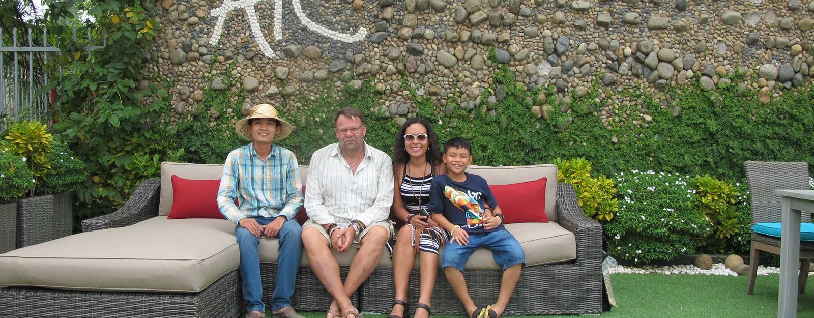 Outdoor Patio Furniture Manufacturer Factory Customers Visiting