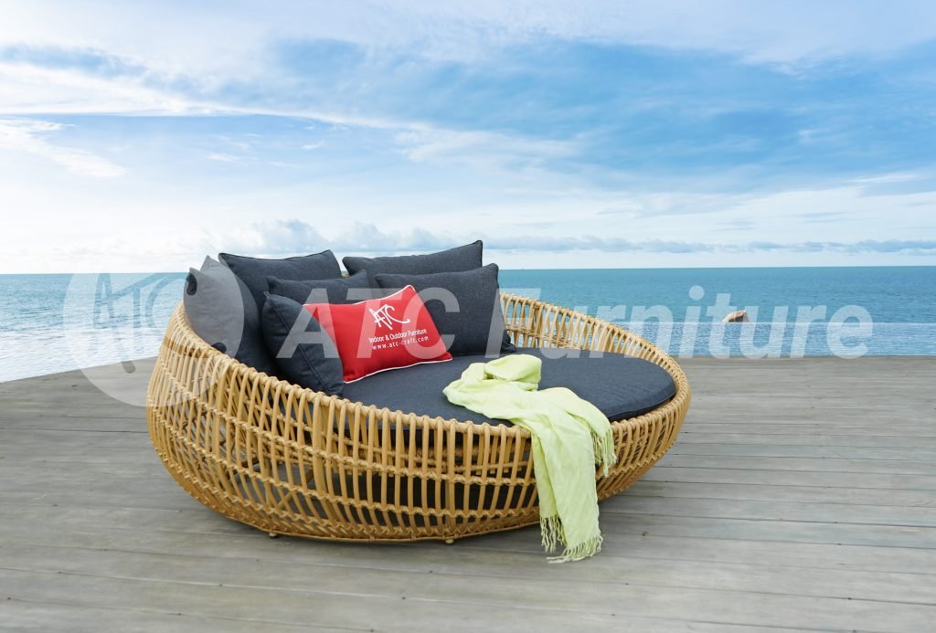 2022 Furniture Spotlight Poolside Round Sunbed For Convenience